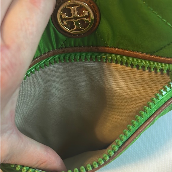 Tory Burch Green Quilted Crossbody Bag with Adjustable Strap - Picture 12 of 15